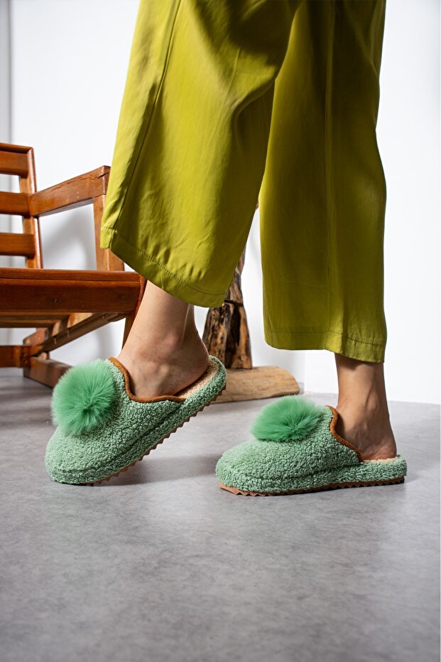 Yeşil PonPon Kışlık Kadın Terlik - 2