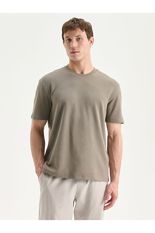 Zero Roba Collar Men's T-Shirt from Uzg Store for Style Enthusiasts
