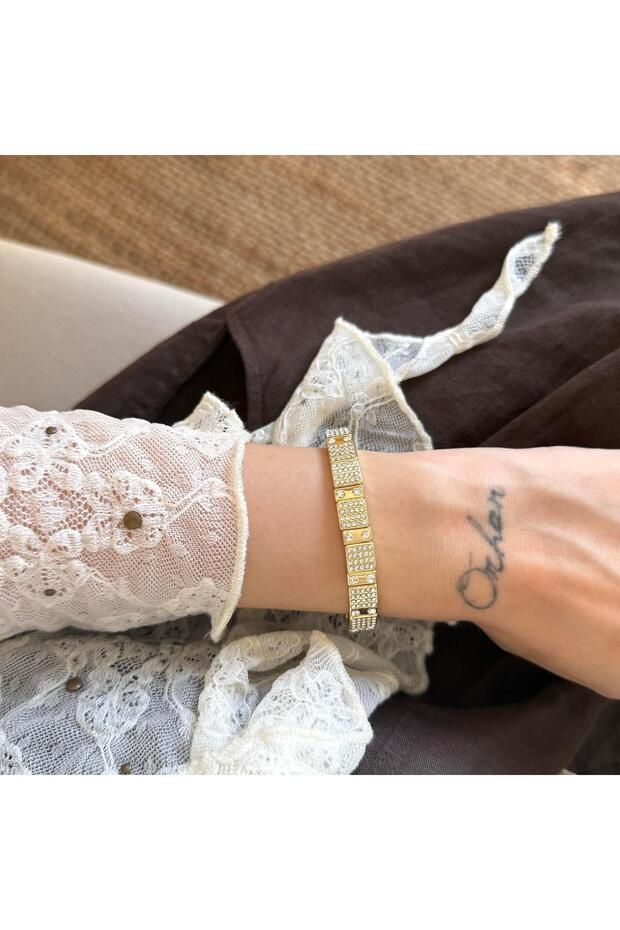 سوار مطاطي من الدومينو المرصع بالأحجار