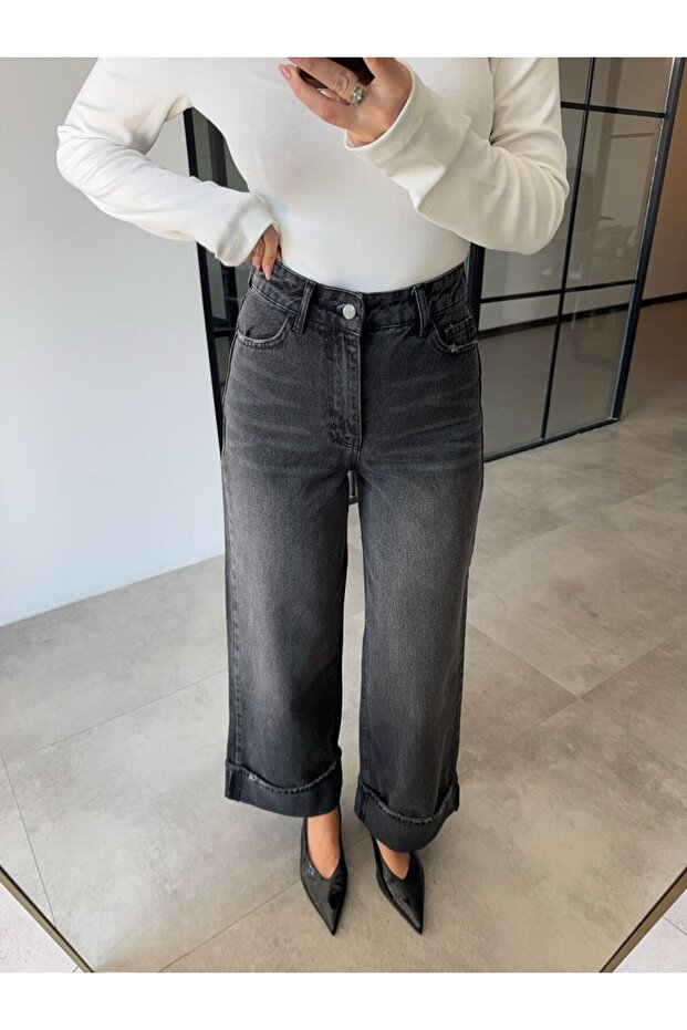 Short Leg Anthracite Jeans with Folding Detail