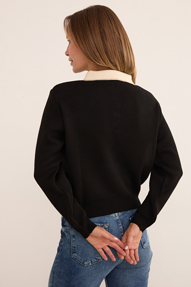 سترة تريكو أساسية بياقة بولو ونصف زر - 4