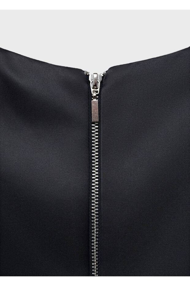 Kısa saten görünümlü elbise - 5