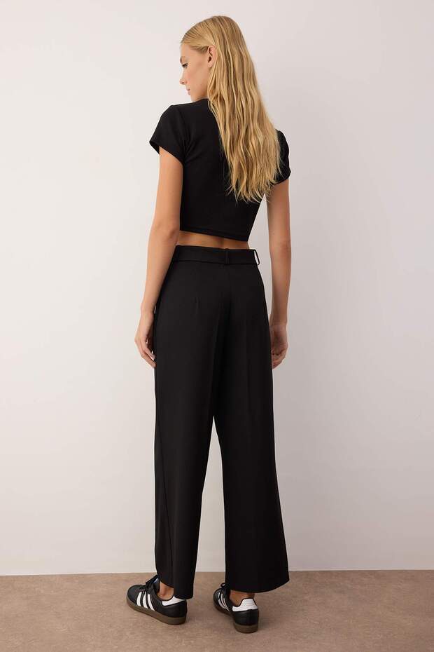 Siyah Kemerli Fermuar Cep Detaylı Wide Leg/Geniş Paça Kumaş Pantolon TWOAW26PL00050 - 5