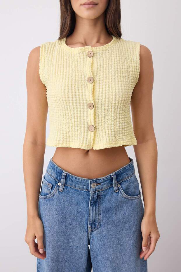 Sarı Dokulu Düğmeli Fitted Crop Esnek Örme Bluz Yelek TWOAW26YE00059 - 3