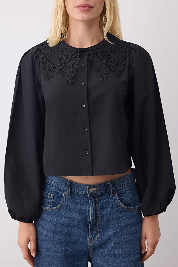 Siyah Boho Güpür Yaka Detaylı Hafif Crop Gömlek TWOAW26GO00071 - 4