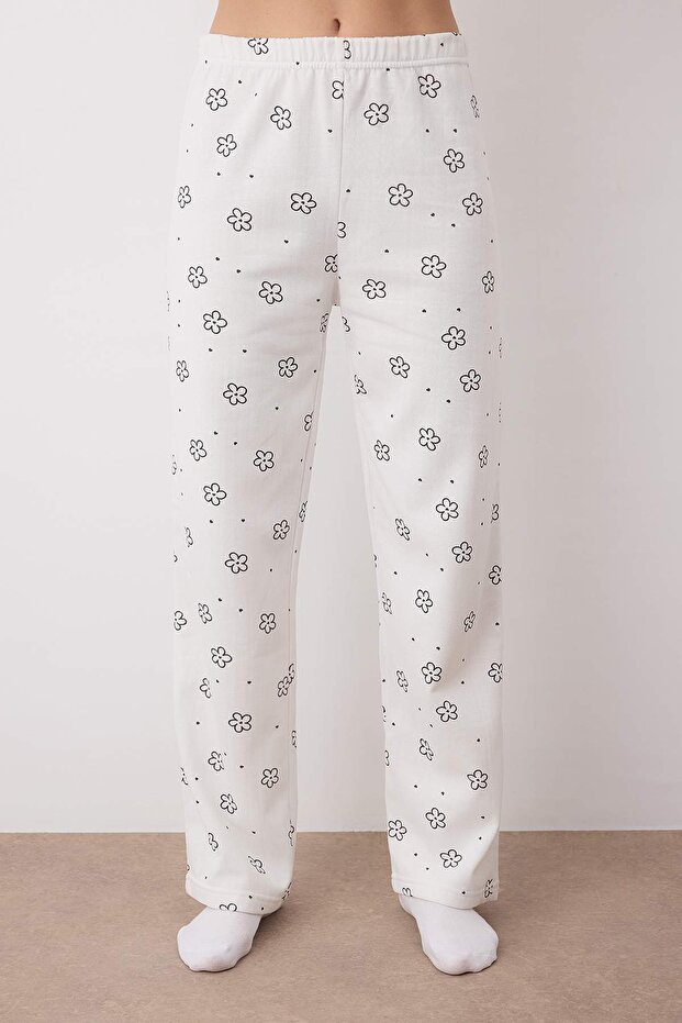 Beyaz Pamuklu Çiçekli Kalpli Cep Detaylı Örme Pijama Takımı THMAW25PT00227 - 7