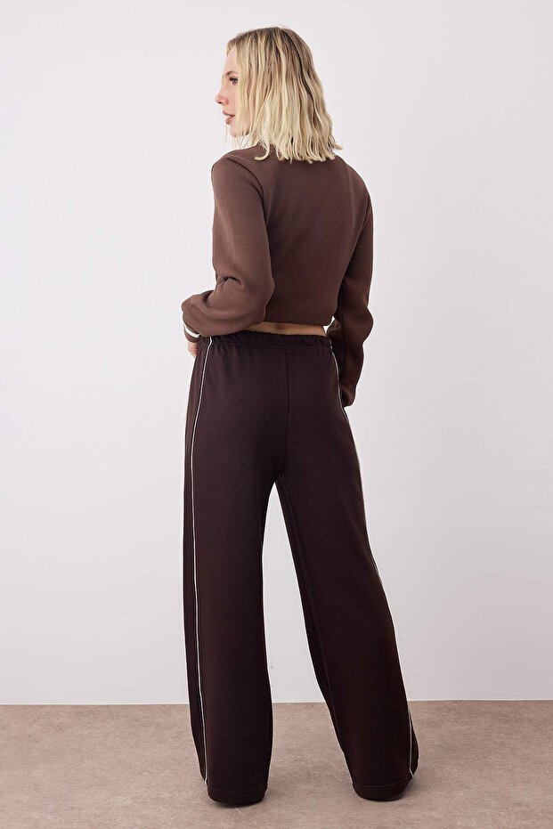 Kahverengi Wide Leg/Geniş Kesim Biye Detaylı Örme Eşofman Altı TWOAW26EA00012 - 5