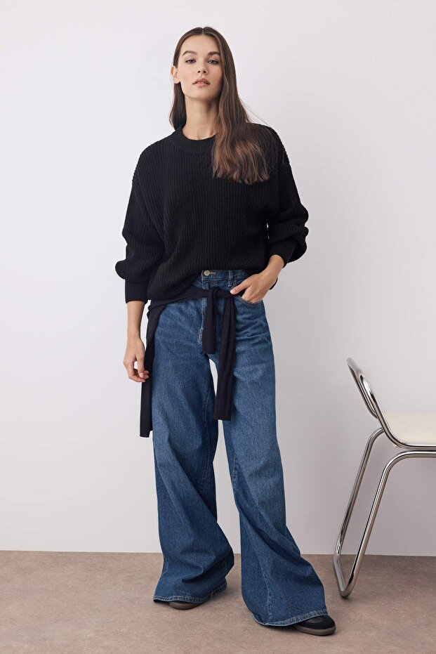 Schwarzer Basic-Strickpullover mit weitem Schnitt TWOAW23KZ01448 - 3