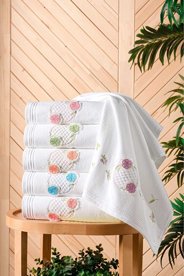 Aybüke White Velvet 3D مطرز في صندوق 50x90 سم 100% قطن