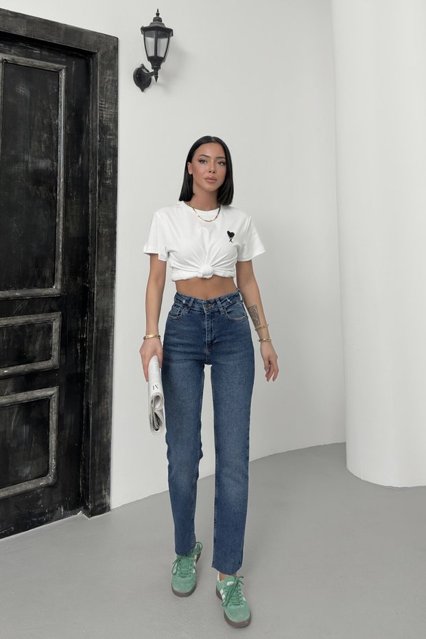 Seamless and High Waisted Women's Jeans Without Lining with Pockets on the Legs Mom Fit Jean Dark Blue Denim