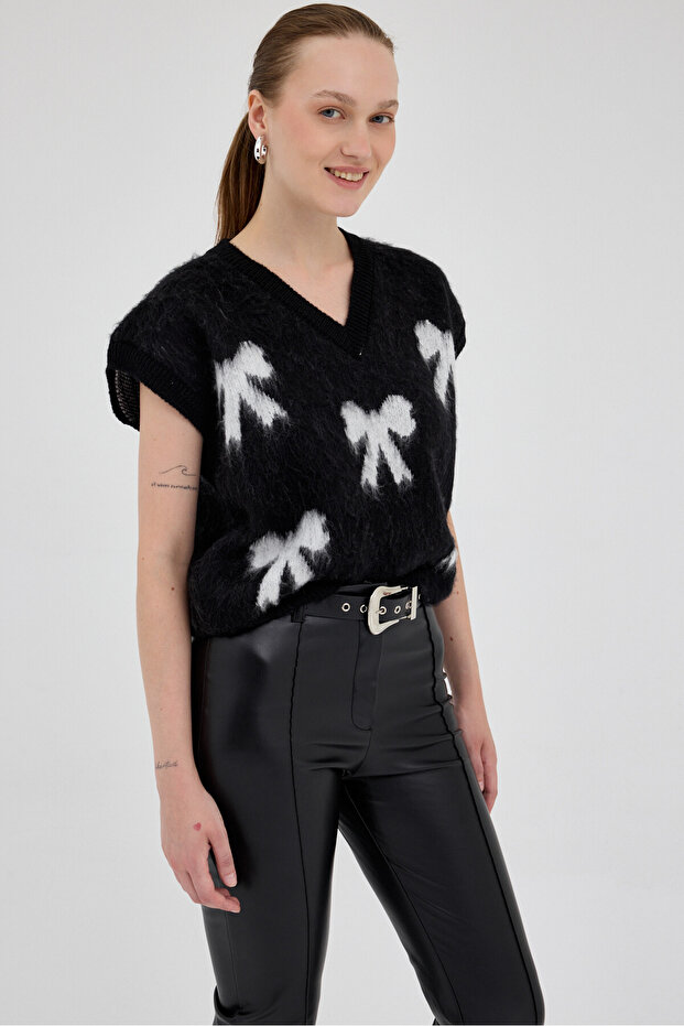 2411 سترة برباط على شكل حرف V باللون الأسود - 2