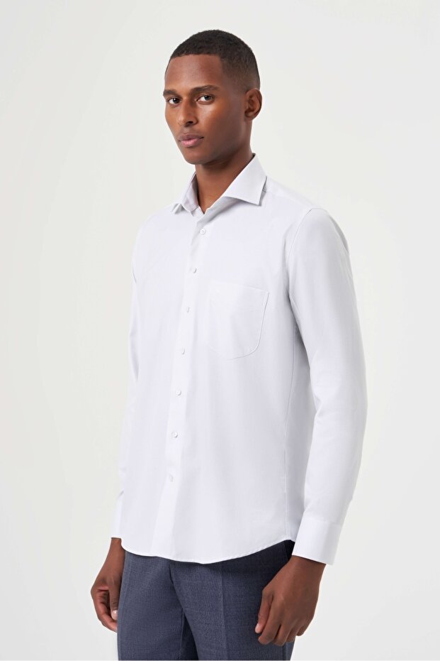 قميص رجالي كلاسيكي أساسي بلون رمادي فاتح بقصة عادية - 1