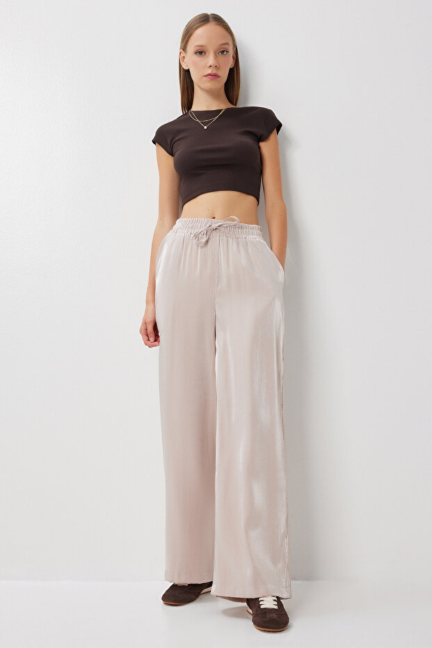 Shiny Surface Pocketed Woven Trousers Lan0060 Beige