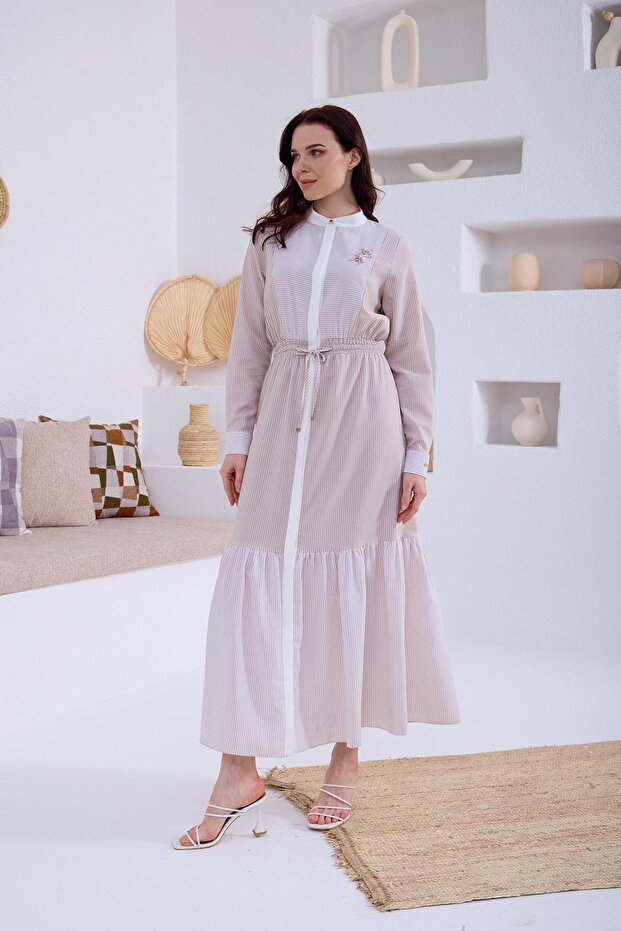 AKSESUAR DETAYLI ÇİZGİLİ ELBİSE - 2