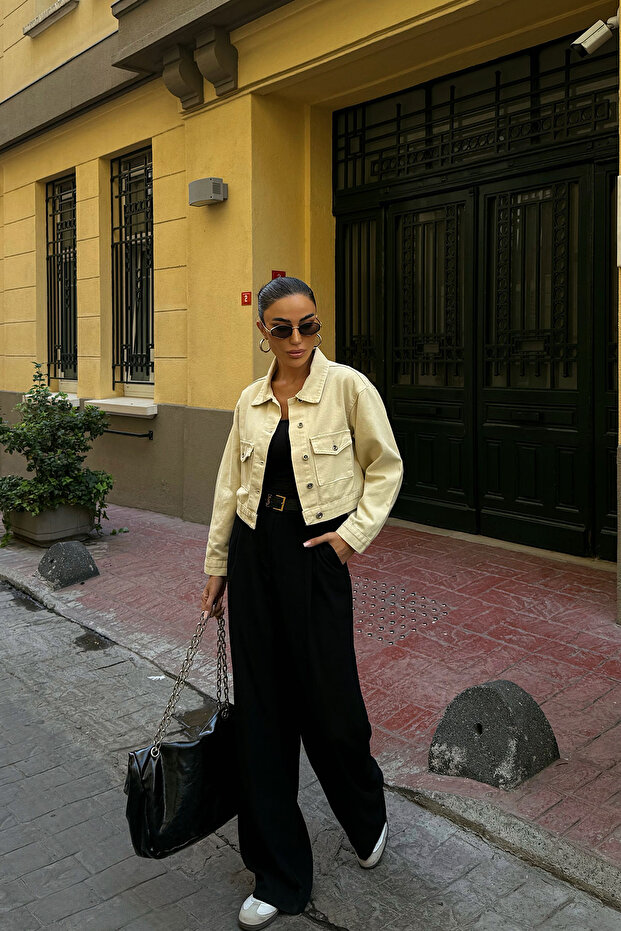 Women's Beige Double Pocket Denim Crop Jacket