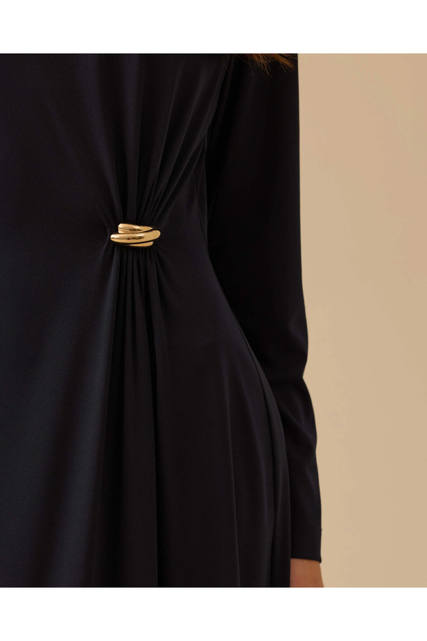 Dik Yaka Metal Aksesuarlı Drapeli Elbise - 5