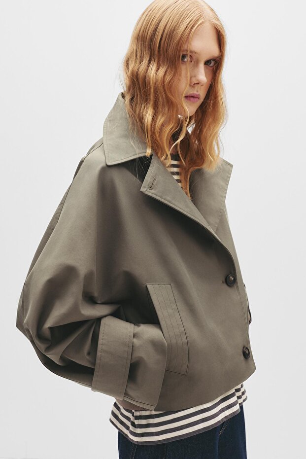 Volanlı kollu kısa trençkot - 5