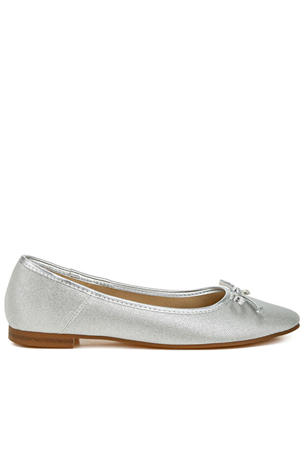 Women Metallic Ballet Flats in Silver