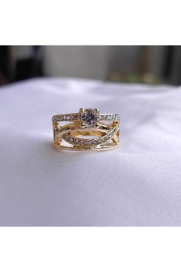 Reflect Your Style with a Chic and Shiny Gemstone Women's Ring