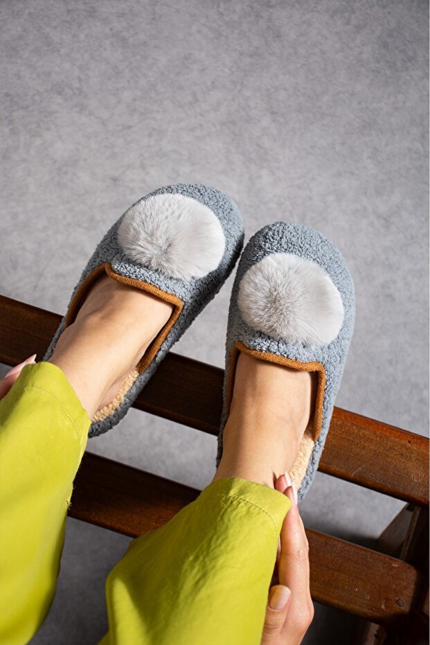 Gri PonPon Kışlık Kadın Terlik - 7