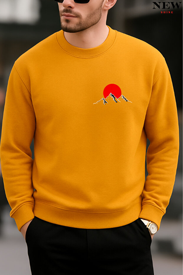 سويت شيرت برقبة دائرية مطبوع عليه الجبل الأحمر