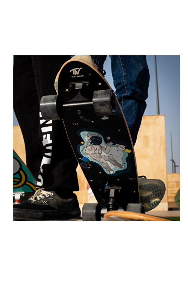 Tiny Wheel - Space-themed "tiny" skateboard - 2