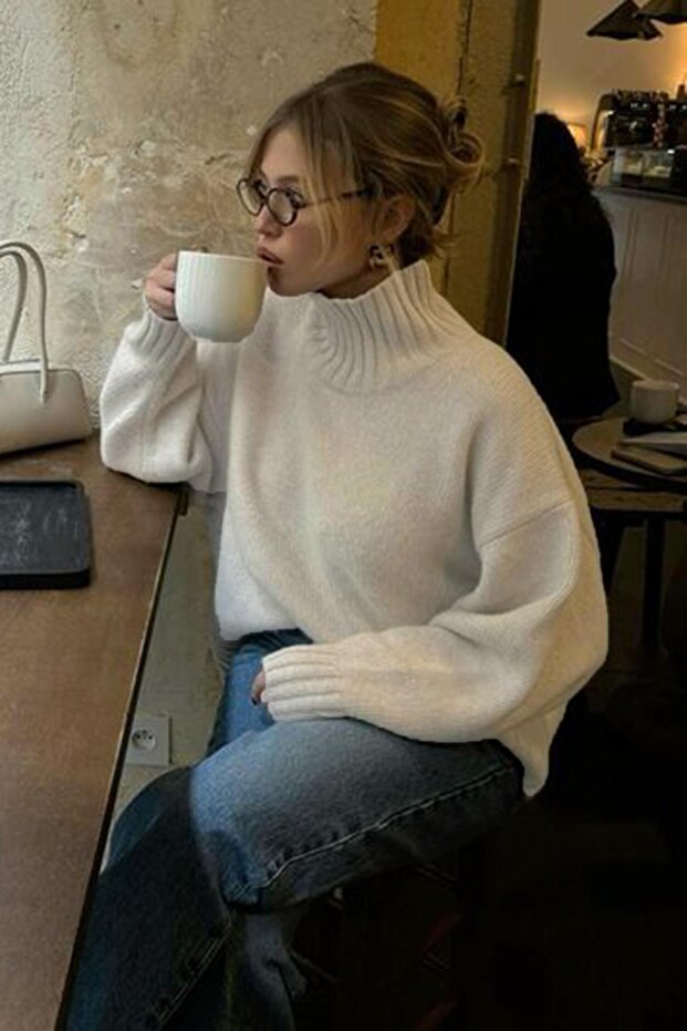 Ecru Turtleneck Women's Knit Sweater Mg2535