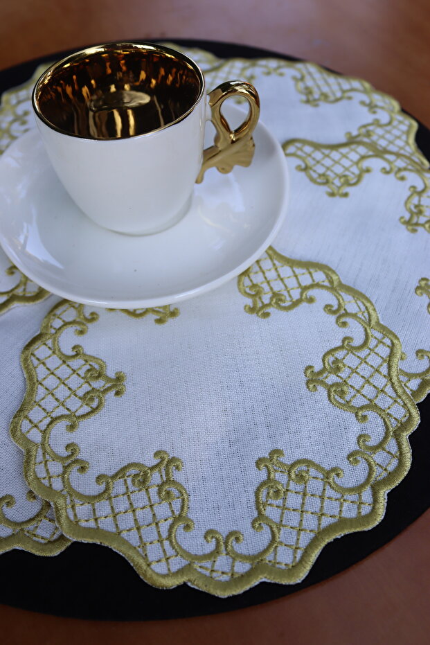 حامل أكواب مطرز بنقوش عثمانية - 1