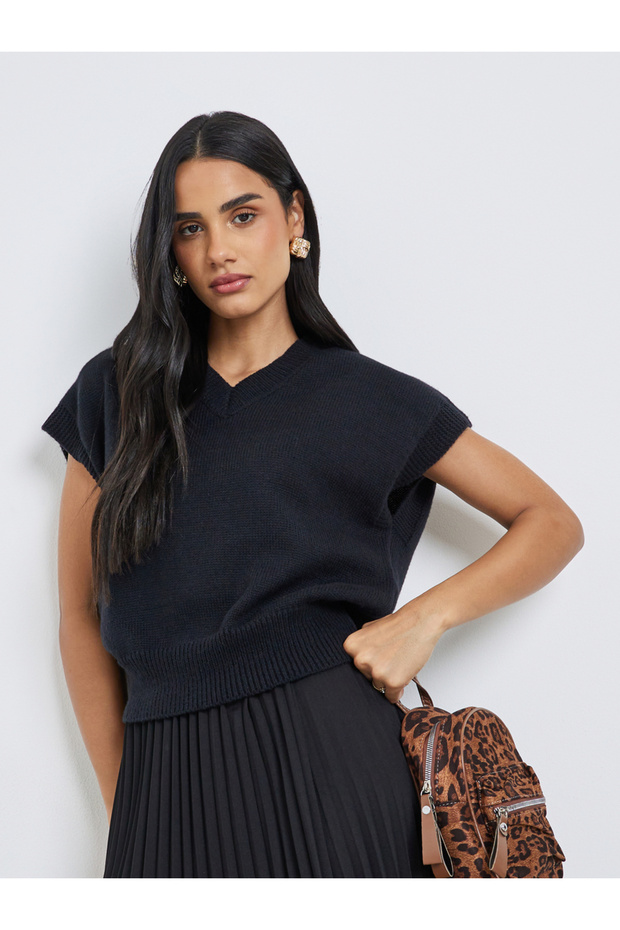 Women Black Boxy Fit Knit Vest