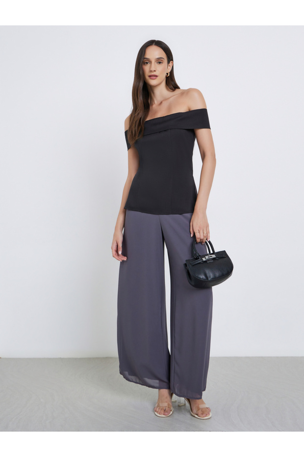 بلوزة سادة مكشوفة الكتفين مع تفاصيل شق جانبي - 2