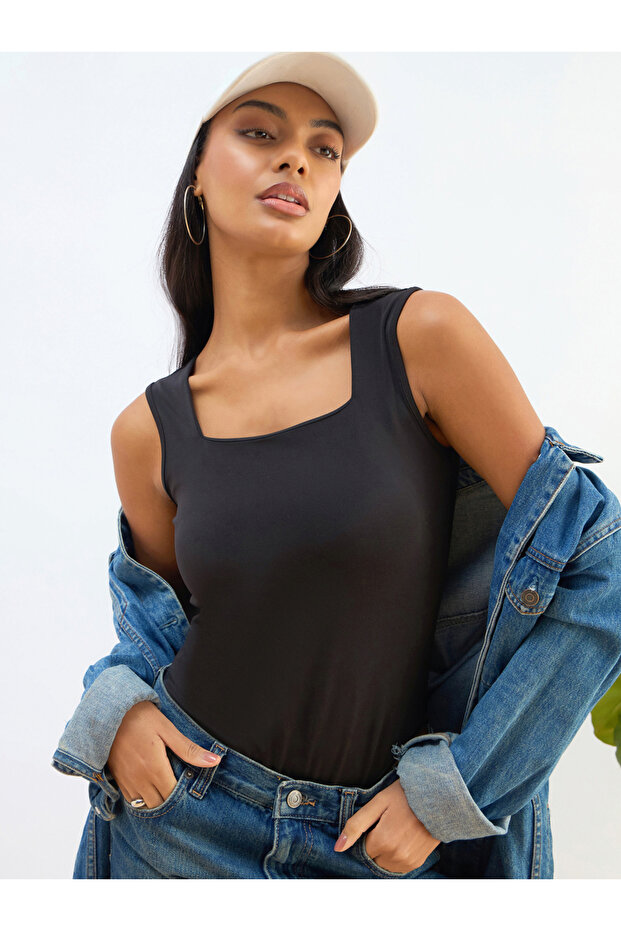 Women Black Sleeveless Bodysuit
