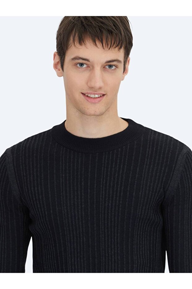 Siyah Bisiklet Yaka Jakarlı Yün Karışımlı Triko Kazak - 4