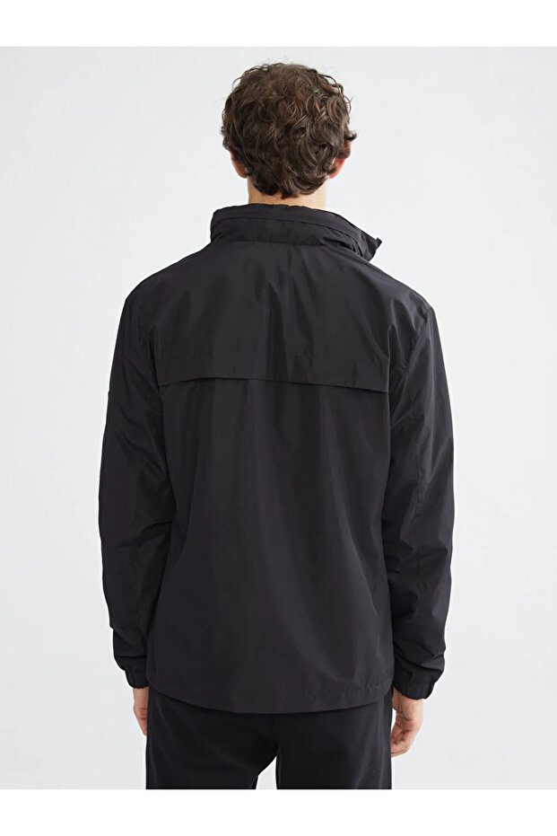 LCW VisionSiyah Standart Kalıp Kapüşonlu Erkek Yağmurluk - 4