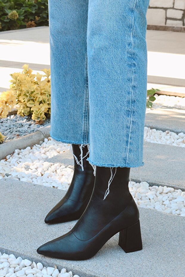 Flexible Stretch Ankle Flexible Zipper Detail Mid-Heel Pointed Toe Women's Boots Bootie