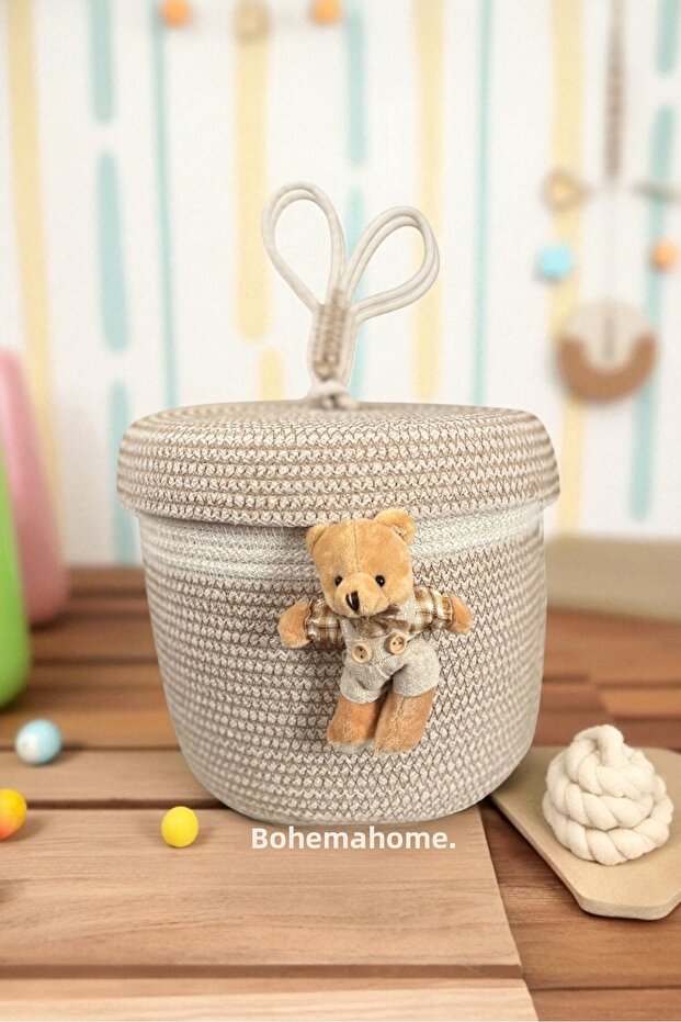 Straw Beige Decorative Basket Organizer with Lid Gift Basket