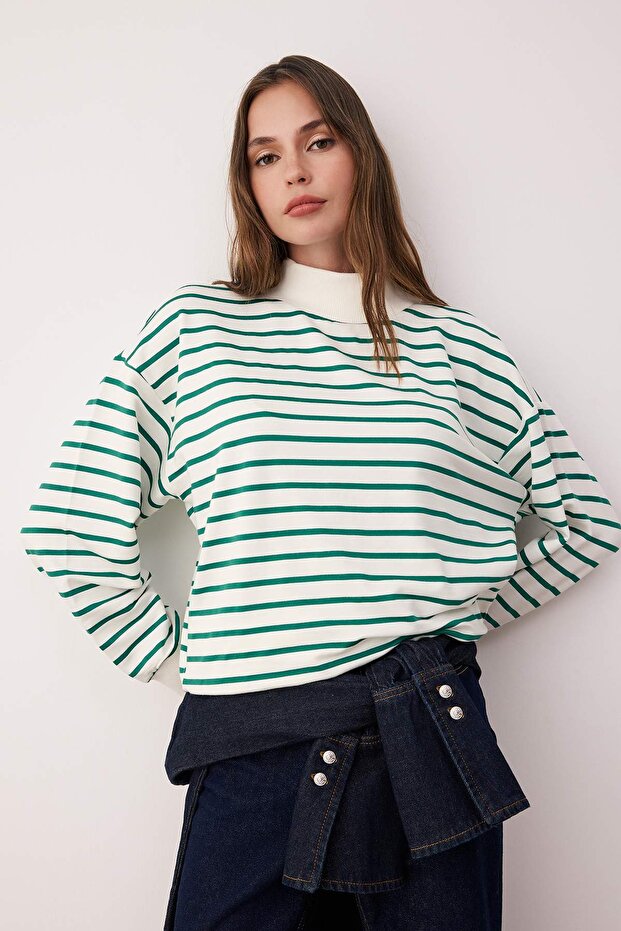 Zümrüt Yeşili Çizgili Oversize/Geniş Kalıp Örme Sweatshirt TWOAW26SW00102