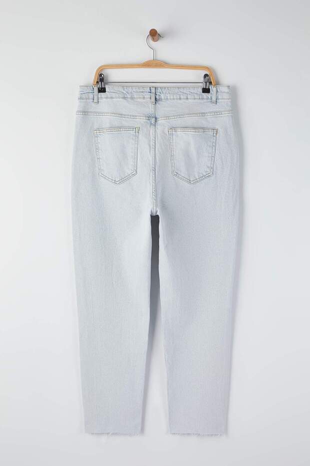 Buz Mavisi Yüksek Bel Slim Mom Denim Büyük Beden Jeans TBBAW24CJ00076 - 6