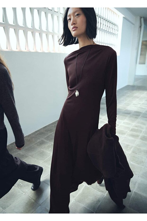 Asimetrik yaka evaze elbise - 1