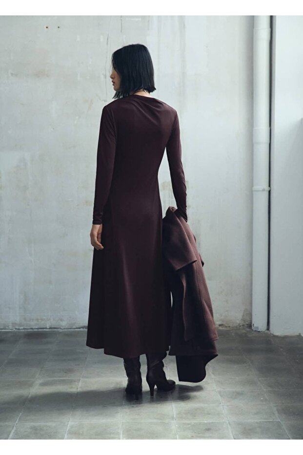 Asimetrik yaka evaze elbise - 4