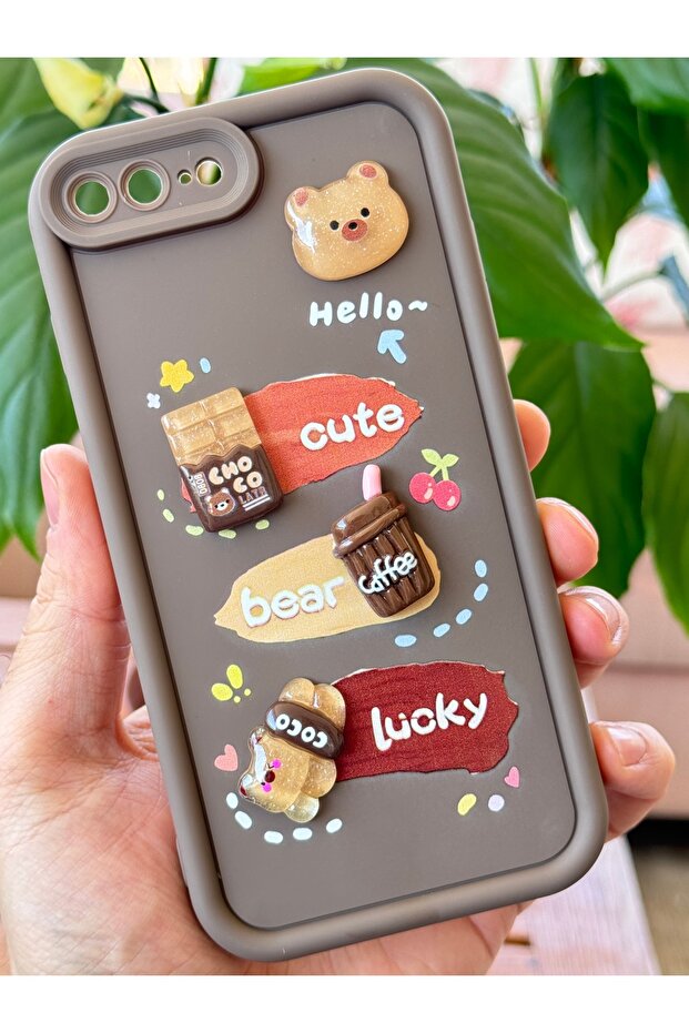 حافظة آيفون 7 بلس/8 بلس مصممة بنمط تيدي بير مع حماية للكاميرا، مصنوعة من السيليكون الناعم بلون القهوة - 4