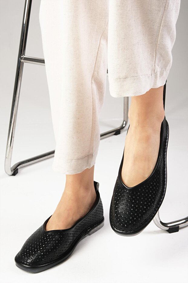 Emily Black Color Soft Sole Oval Toe Women's Ballerinas