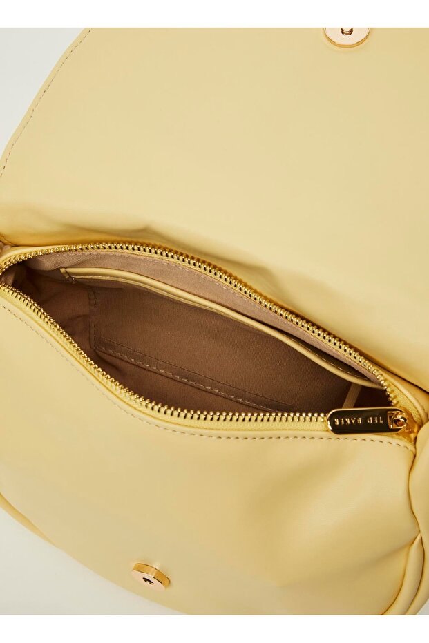 Große Handtasche mit einfarbigem Hautschnurgriff - 4