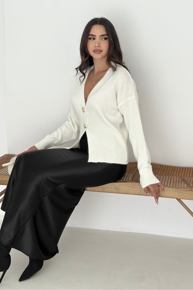 Large Button Detailed Soft Textured Knitwear Cardigan Aw25Hi0015