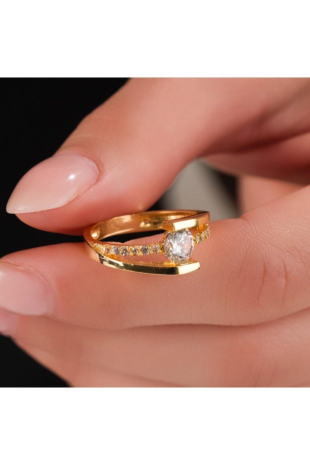Solitaire Wedding Ring Steel Ring with Zircon Stone Gold Color | Bright and Elegant Model Inner Diameter 19 Mm/ Number 18