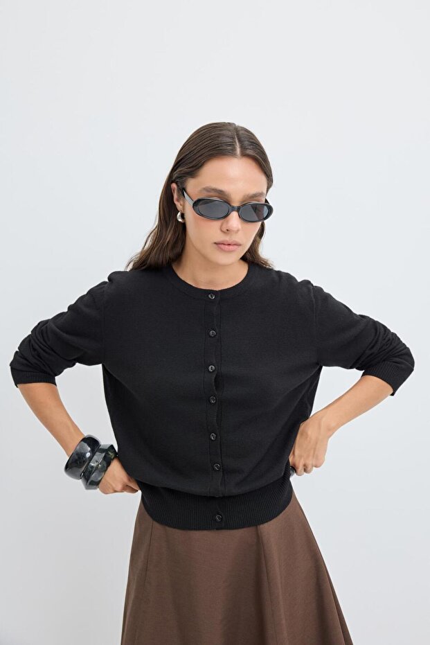 Round Neck Buttoned Knitwear Cardigan Black