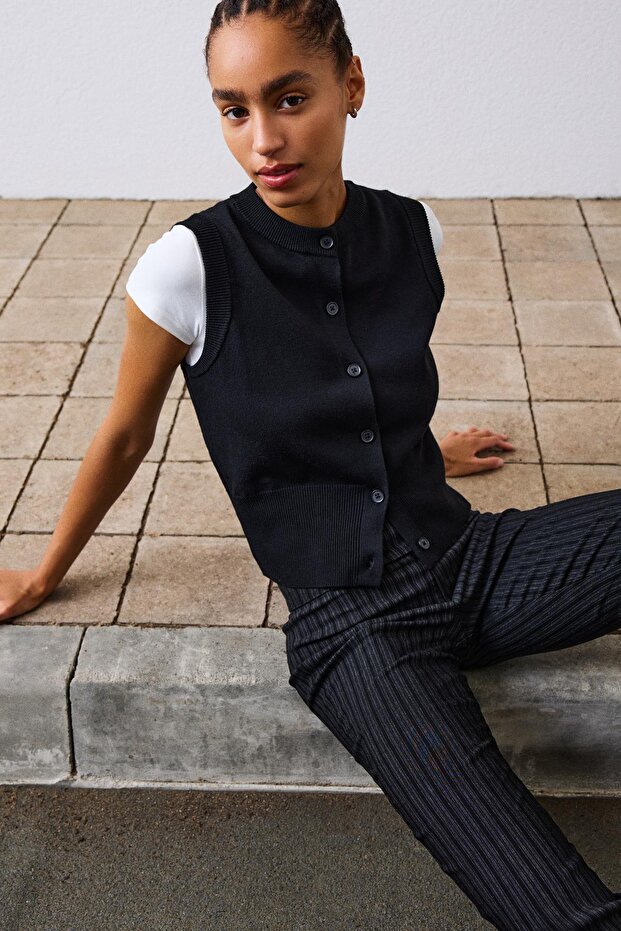 Düğmeli triko yelek - 1