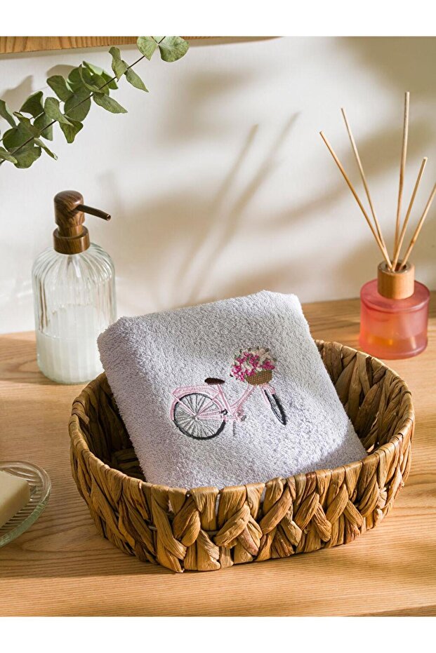 Embroidered Face Towel 50X80 cm (S4)