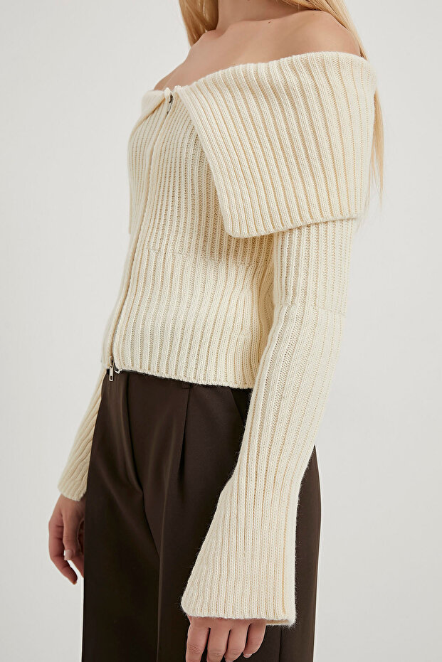 Kadın Devrik Yaka Yırtmaçlı Basic Krem Crop Hırka - 4