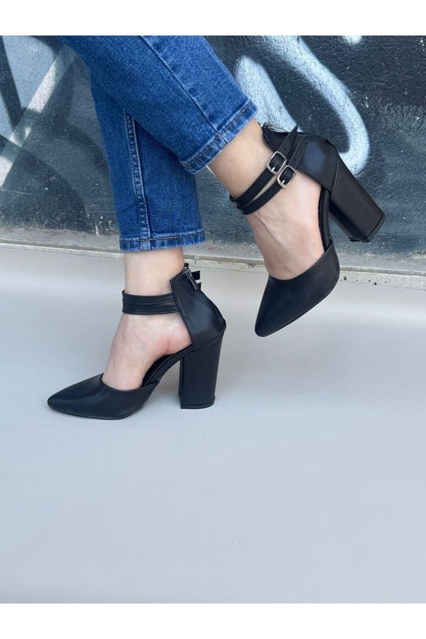Double Buckle Black Leather Heeled Shoes