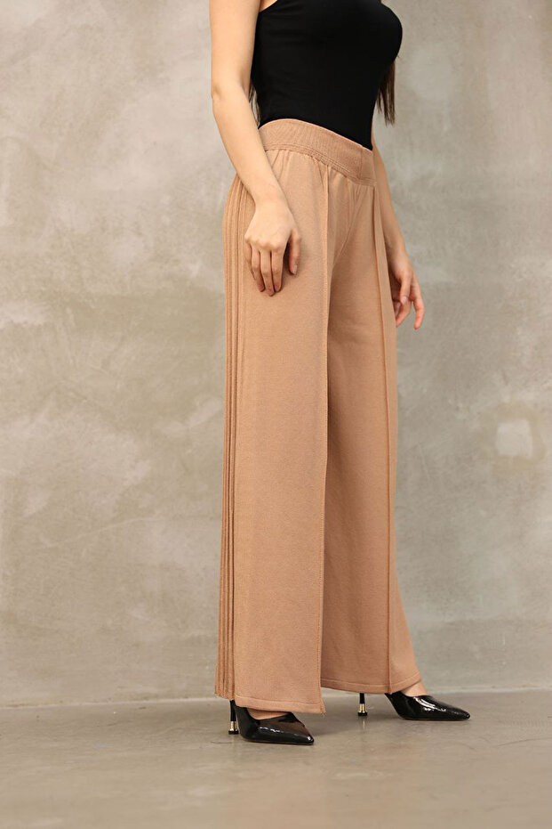Pleated Knitwear Trousers